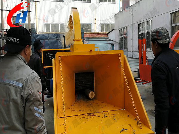 江蘇定制1500型樹(shù)枝粉碎機(jī)交貨試機(jī)