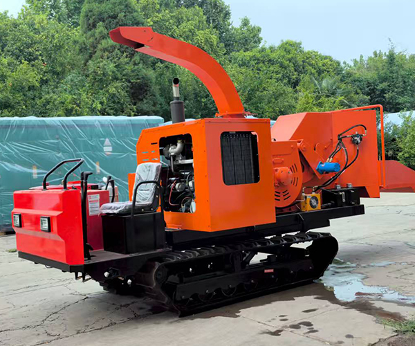 園林枝條堆放占地難處理？晨紅樹(shù)枝粉碎機(jī)現(xiàn)場(chǎng)粉碎更便于集中運(yùn)輸與再利用